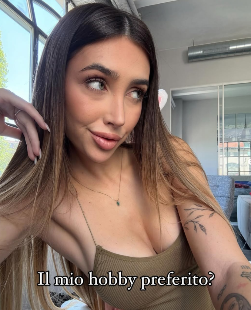Michelle Comi Onlyfans hobby in home