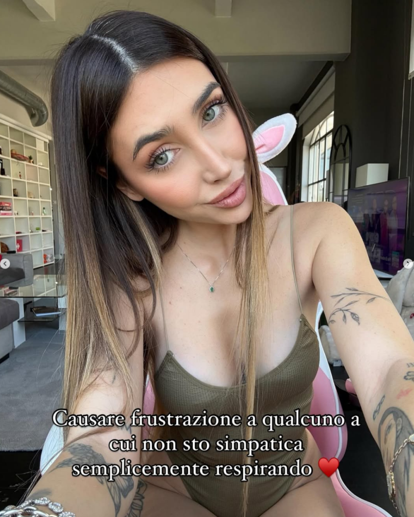 Michelle Comi Onlyfans swimming suit