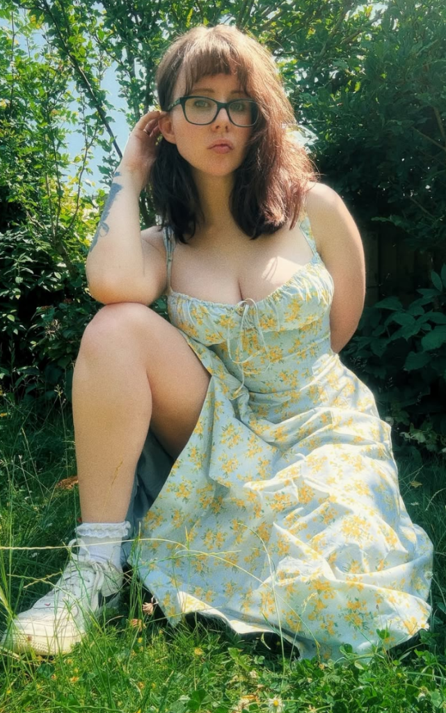Alice Winterhold Onlyfans squats in a dress