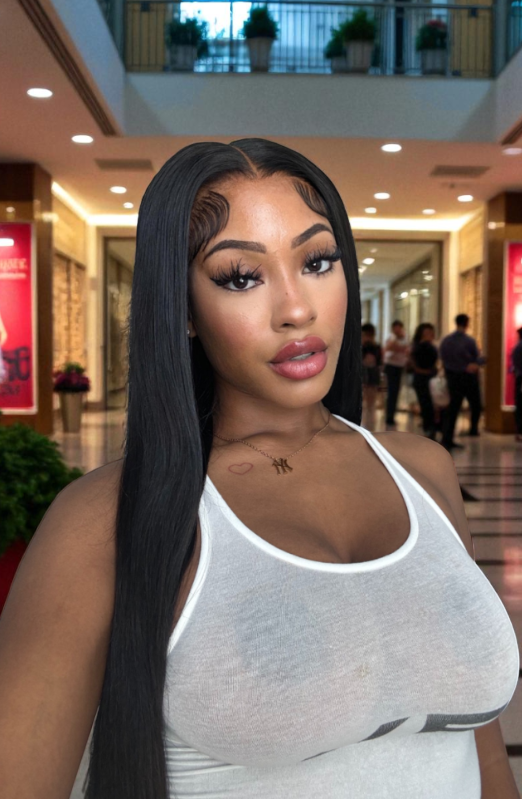 Gina Wap OnlyFans in shopping centre